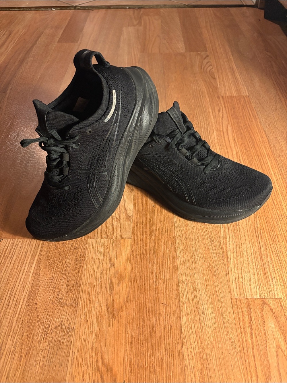 ASICS GEL-Nimbus 26 in black colorway